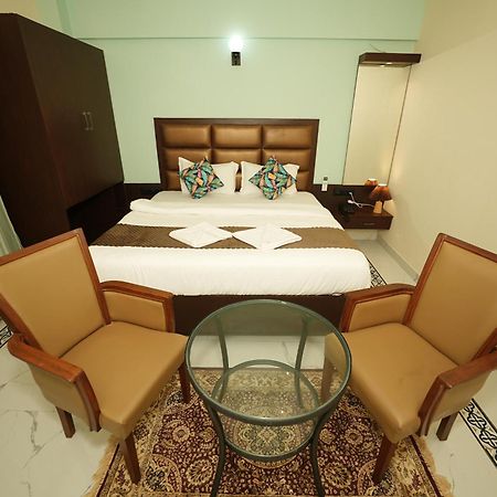 מפוסה Saikiran Hotel מראה חיצוני תמונה