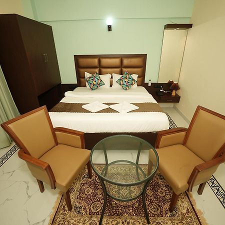מפוסה Saikiran Hotel מראה חיצוני תמונה