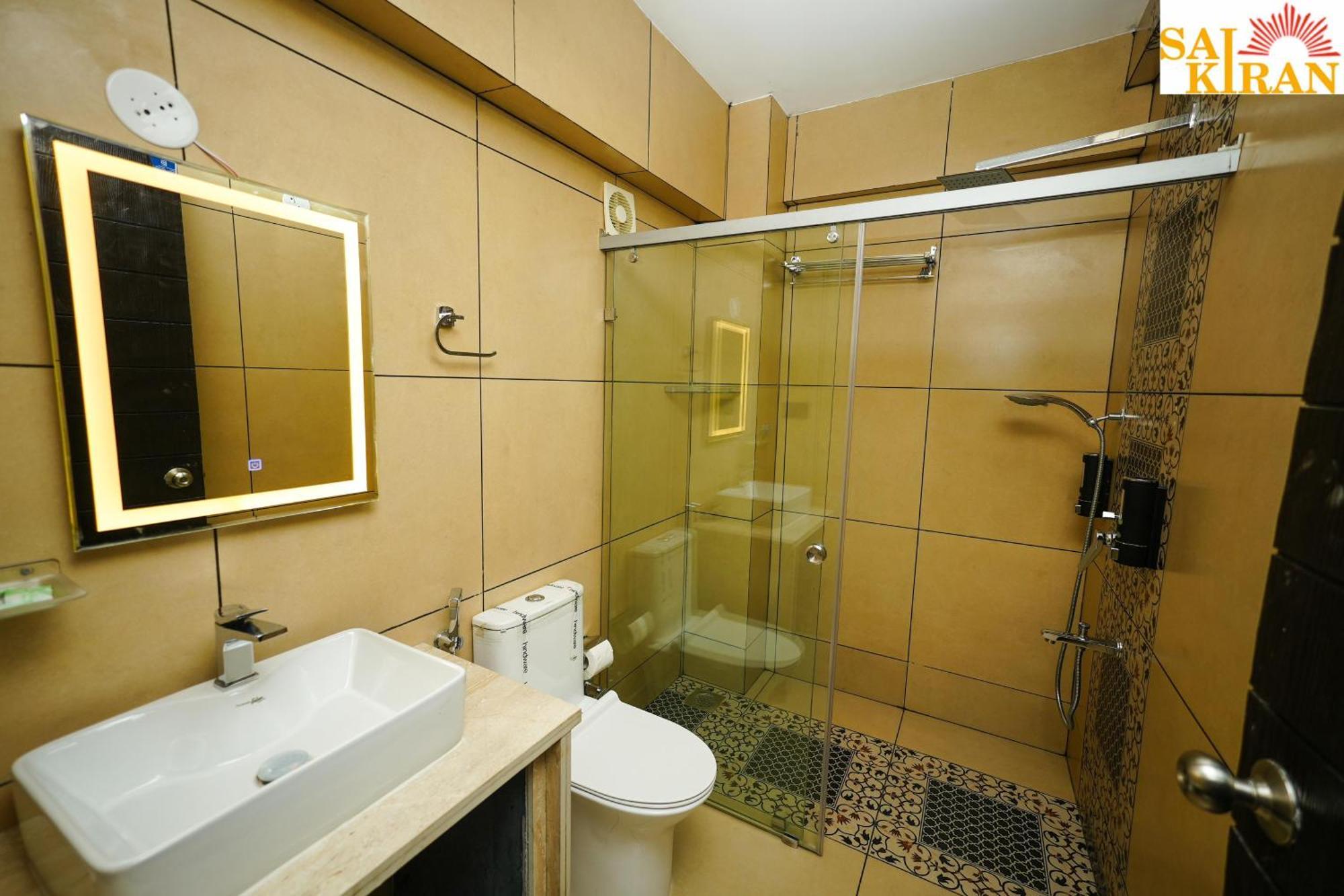 מפוסה Saikiran Hotel מראה חיצוני תמונה