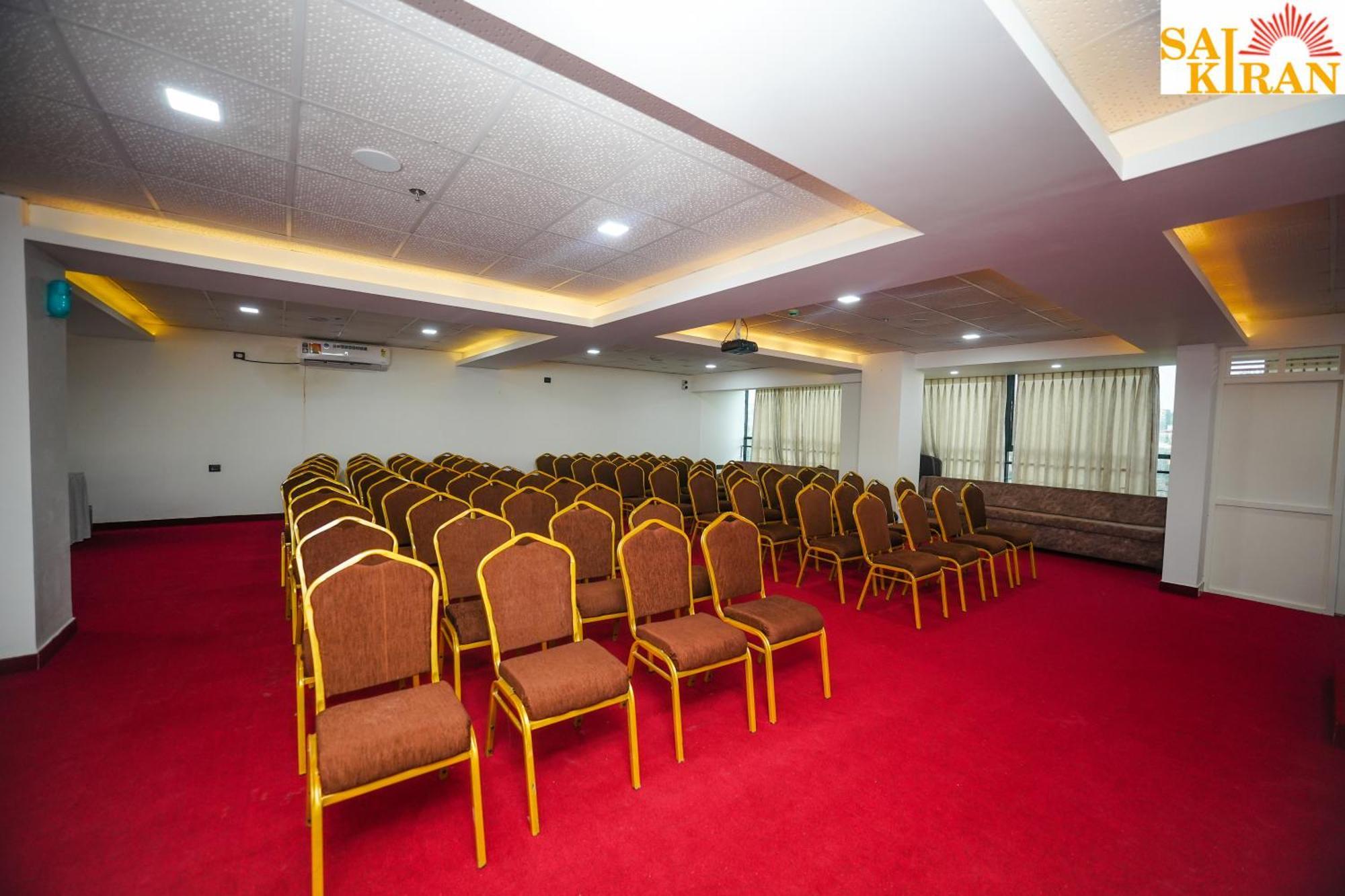 מפוסה Saikiran Hotel מראה חיצוני תמונה