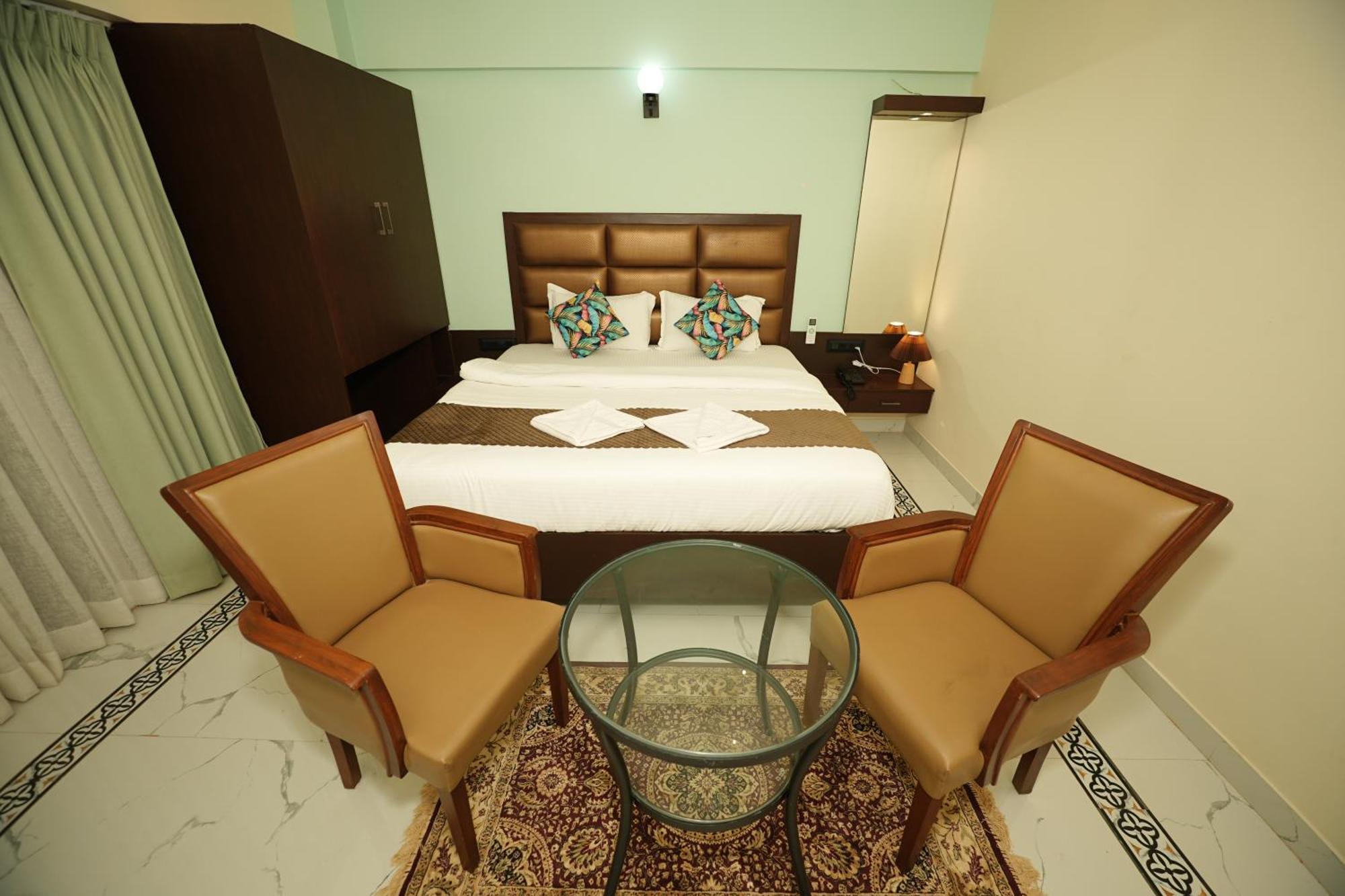 מפוסה Saikiran Hotel מראה חיצוני תמונה